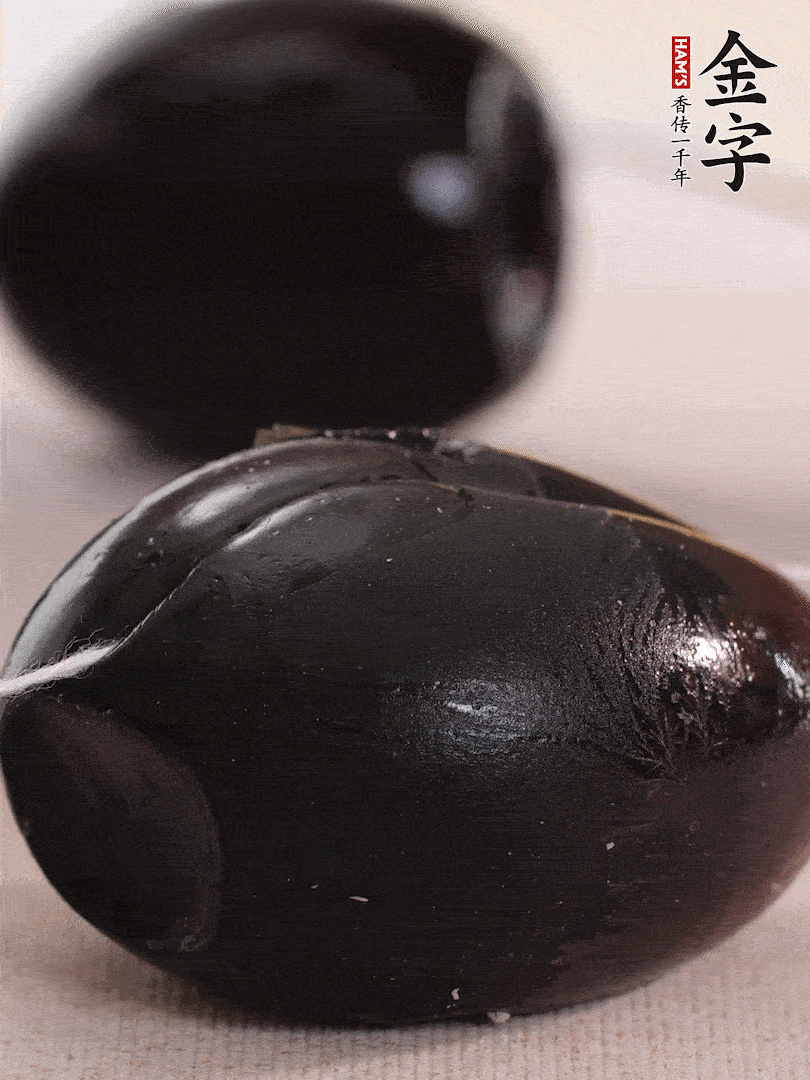 娃娃菜金針菇去跟洗凈，皮蛋改刀。