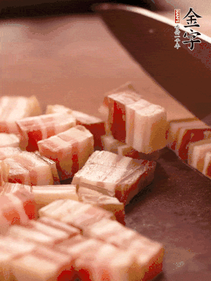 金字淡咸肉切小丁。