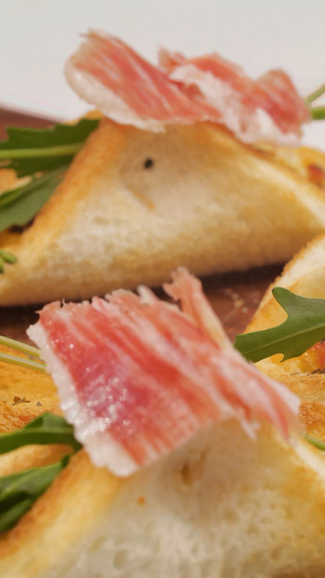 空氣炸鍋或烤箱180度5分鐘，撒歐芹碎
